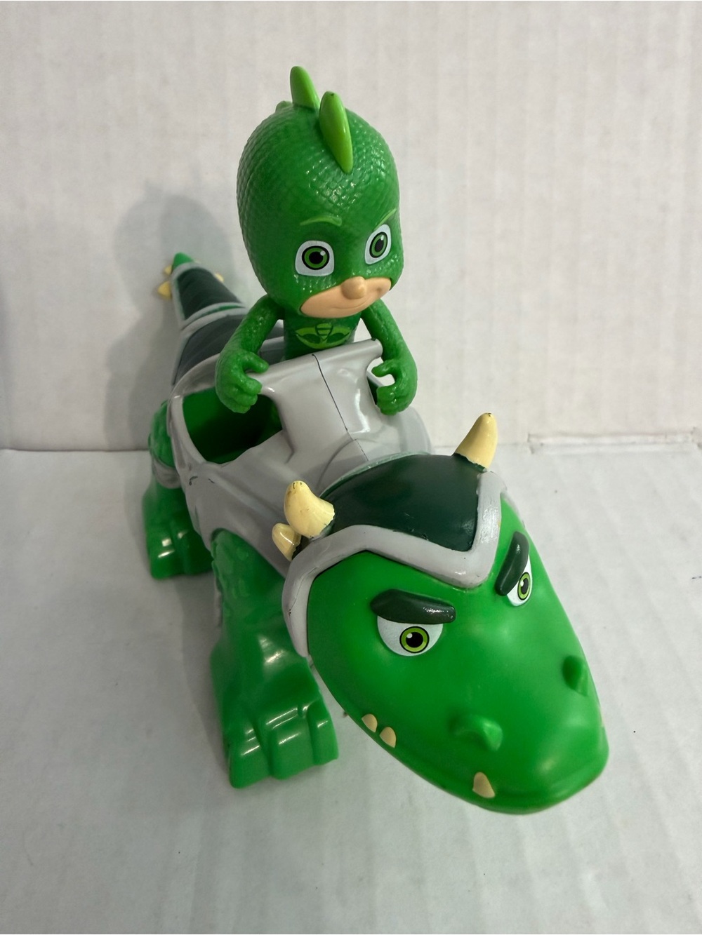 PJ Masks Power Hero Gekko Figure with Power Lizard Vehicle